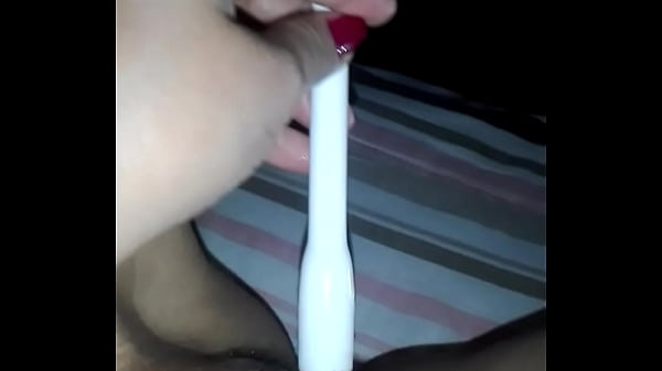 Madura masturbándose