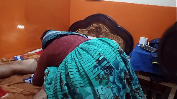 Banging a transvestite in a lodging, I have sex with her so she can see who's in charge.