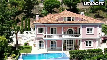 GFs Carolina Abril & Anastasia Brokelyn Kiss & Lick Their Sweet Pussies - A GRIL KNOWS