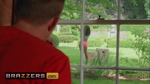 (Kiki Minaj, Danny D) - Nude To The Neighborhood - Brazzers