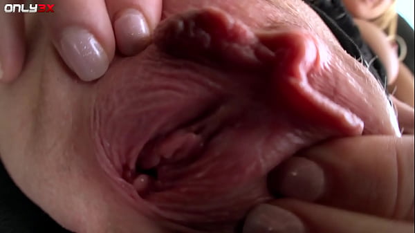 Eye catching deep anal prolapsing Amy Brooke is a certified squirter as well