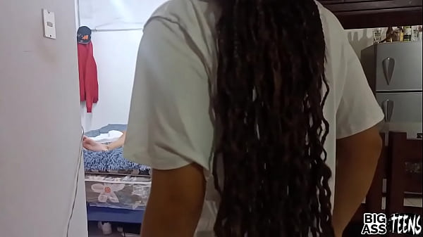 Download Video - Por culpa de mi t&iacute;o me convert&iacute; en una puta caliente me gusta follar por el culo duro