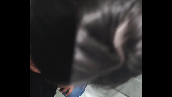 Download Video - Nos conocimos en la Fiesta y a los 5 minutos ya est&aacute;bamos COGIENDO en el Ba&ntilde;o&period; Me dice 'NO GRABES&rsquo;&period;&period;&period; Pero follaba tan rico que no pude evitarlo &iexcl;&iexcl;CASI NOS CACHAN&excl;&excl;