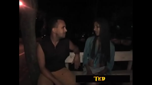 Download Video - Mulata sofre para dar o c&uacute; - Binho Ted - Carol Costa