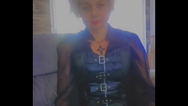 Sophie sexy à le feu au cul