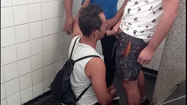 Tora o rabo dele no pelo tava t&atilde;o gostoso queri...
