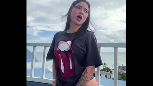 18 years old filmed herself masturbating and sent the videos to her cuckold husband