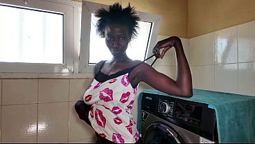 Rabuda Safada Senta Na Vara Grossa do Colega Na Lavanderia Escondido dos Patr&otilde;es