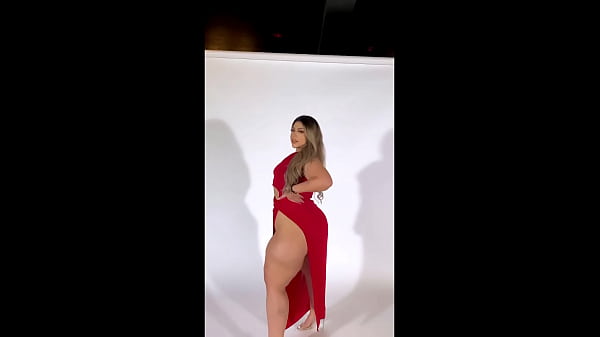 TREMENDO BOMBOM LATINA ENANA CULONA CALIENTE
