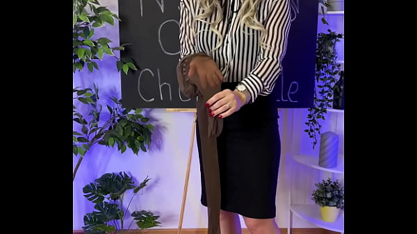 NYLON CLUB - SEXY MATURE IN SHEER BROWN PANTYHOSE