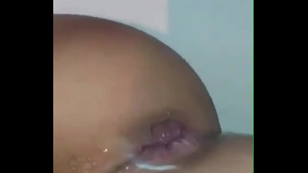 Meu melhor amigo ficou apertando o pau na minha...