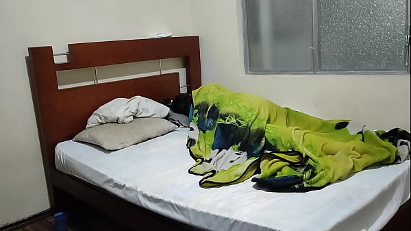 While my step father goes to work I to be him And he succeeds in fucking my STEPMOTHER what a good ASS he has, I'm sorry for my step father but I look like a cuckold