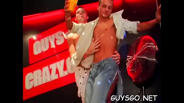 Sucer Leurs Schlongs À Sec