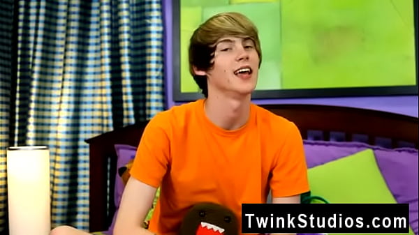 Hot twink Elijah White is another Florida-nativ...