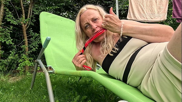 Mega dildo in my prolapse pussy