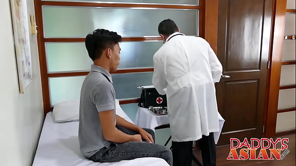 Cute twink Jude bangs with mature homo Mike