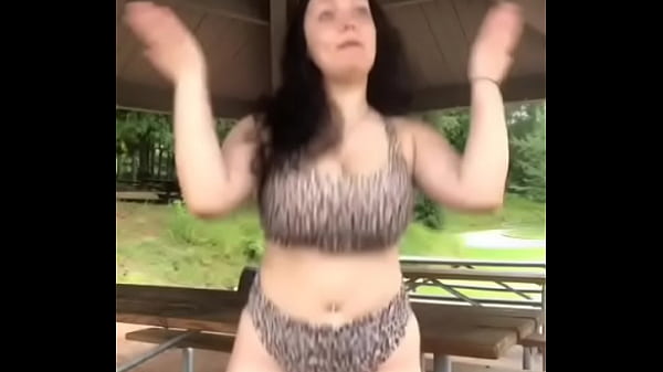 Emerald twerks her big ass