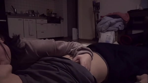 【Hot Wife】 Sneak peek at young couple's sex Creampie