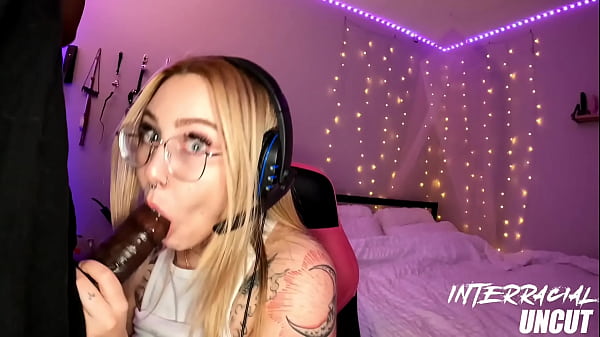 Blackstarent - Cam model gets face-fucked on live by BBC daddy