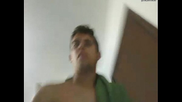 Download Video - Safado bate gostoso e toma banho na cam