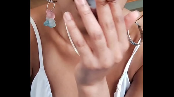 Я трахаю маму своего друга ... Она хотела меня, ты видишь, она любит молодых парней