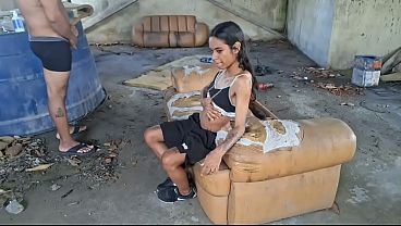 Download Video - Dando o cuzinho na laje abandonada de uma casa