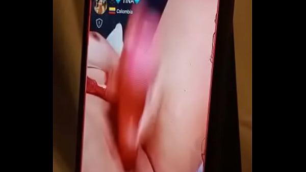 Colombiana jugando por cámara