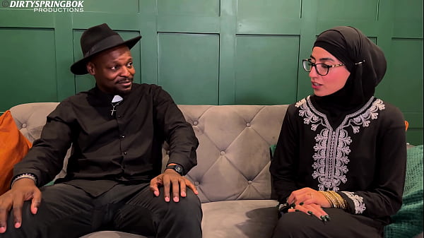 Download Video - Muslim Aaliyah Yasin is blessed by Father Dimitri's holy water