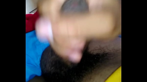 Punheta rapidinha pela manhã, gozando muito