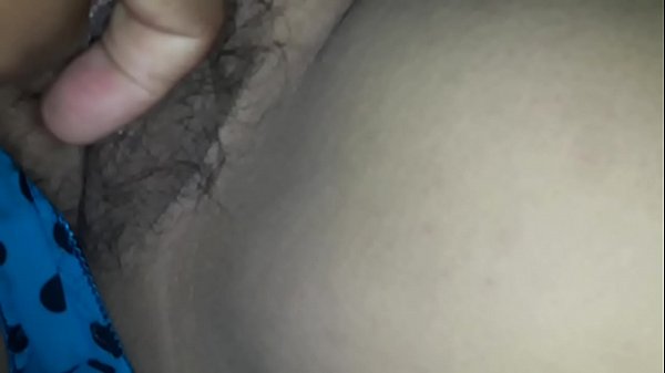 Download Video - Mostrando la vagina peluda de mi esposa claudia
