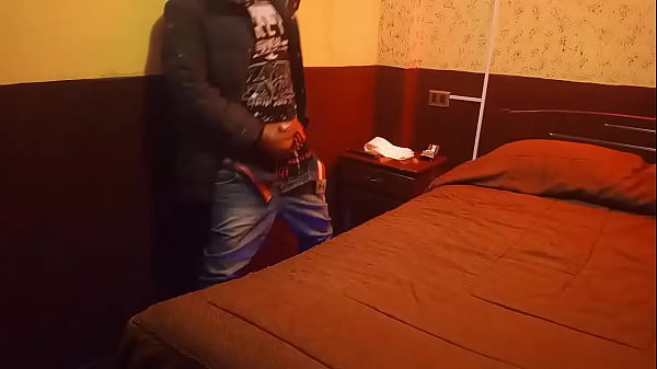 Solo en el alojamiento, momento íntimo real