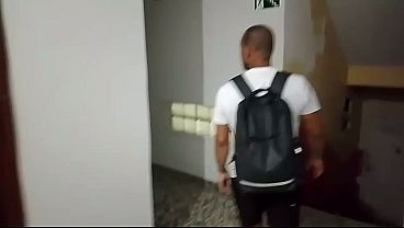 Comi o tiozao junto com seu amigo novinho