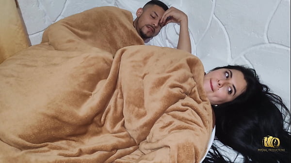 Download Video - Arrunchada de hermanastro termina en dura follada