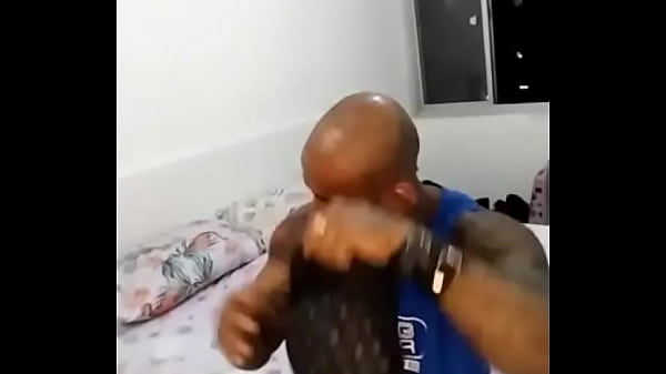 Download Video - CARA HETERO SE EXIBINDO NA CAMERA