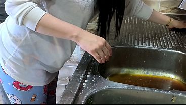 Download Video - كفيل سعودي ينيك الخادمه المصريه في غياب زوجته
