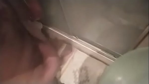 Jugando con mi verga venosa