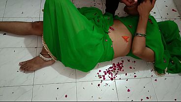 On her birthday, the step sister applied cake to the penis and licked it, then jumped on the step brother's penis and got fucked.