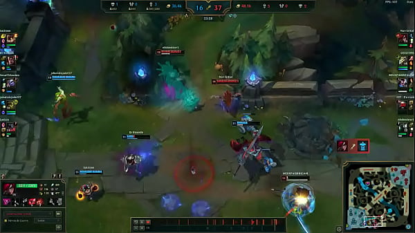 Katarina fudendo 5 machos no matinho