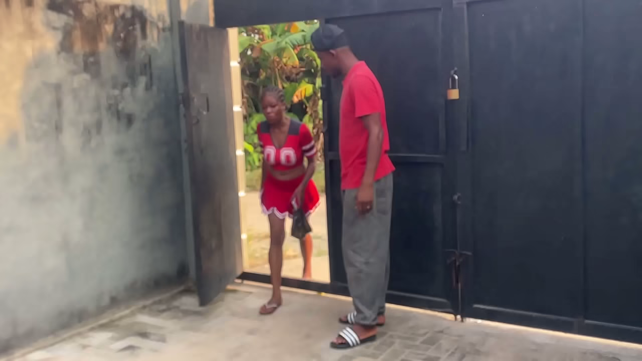 (MCS) SECURITY GUARD FUCKS MADAM WHILE HUSBAND WAS AWAY