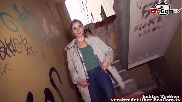 Download Video - EroCom Date - Sch&uuml;lerin im Wintermantel abgeschleppt und im geb&uuml;sch outdoor gefickt