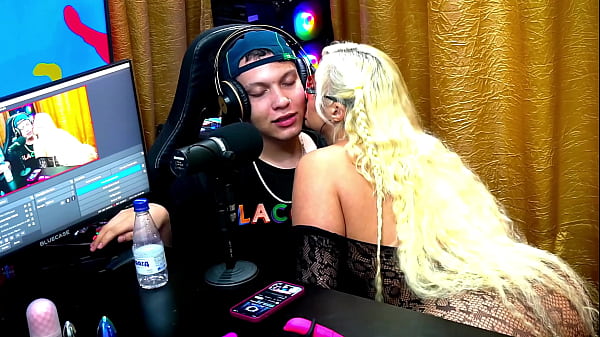 Andressa Sanchez sensualized Ruan, she stuck her ass in the camera and put his dick out! - Podcast Pápum no Barraco - Complete on Sheer/RED