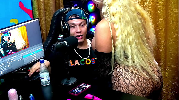 Download Video - Andressa Sanchez sensualizou gostoso pro Ruan&comma; ela meteu o rabo na c&acirc;mera e colocou o pau dele pra fora&excl; - Podcast P&aacute;pum no Barraco - Completo no Sheer&sol;RED