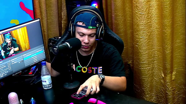Andressa Sanchez sensualized Ruan, she stuck her ass in the camera and put his dick out! - Podcast Pápum no Barraco - Complete on Sheer/RED