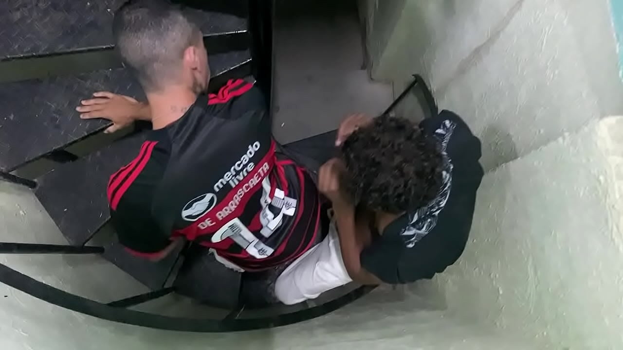 Mi amigo lo pilló follándose a su ex
                    amateur bareback solo boys muchos negros