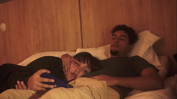 Download Video - mi hermanastro se da cuenta que nos quedamos solos y aprovecha para hacer de las suyas ALISONGONZALEZ26