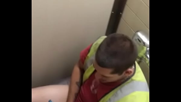 Catador de lixo bateu no banheirão