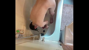 シャワーを浴びる前に髪を洗ってください