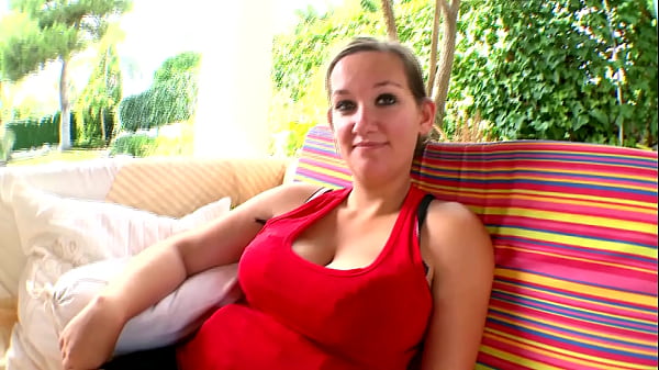 The guy invited the girl to the park and fucked hard