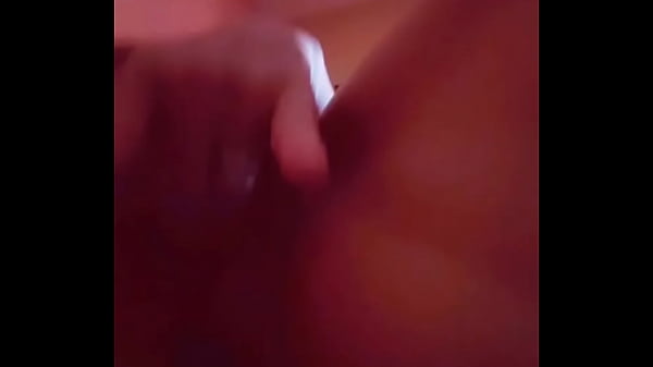 Solita en casa me mojo toda!!!!!