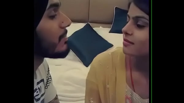 Download Video - Punjabi boy kissing girlfriend